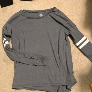 Old navy long sleeved grey shirt. Lightly used. Size 14 kids